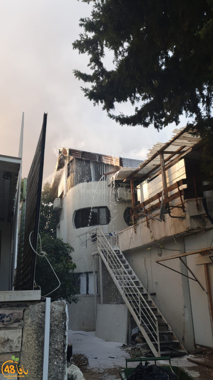  اللد: اصابة خطرة لسيدة بحريق شقّة سكنية 